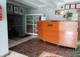 B's Hive Hotel & Suites 3