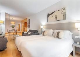Aspasios Plaza Real Apartments 3