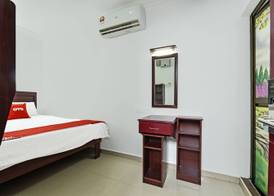 Super OYO 90572 J Hotel Masjid India 5