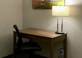 Meridian Inn & Suites Regina Airport 4