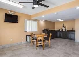 Rodeway Inn & Suites 5