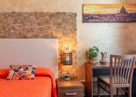 Alis Laura Guest House - 10 mins to Colosseum, Modern & Near Metro 4