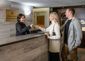 Mountain Side Hotel Whistler by Executive 2