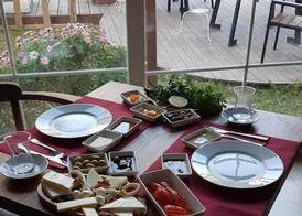 Rebetiko Hotel 5