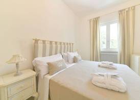 Queen Suite - Luxury Rooms 4