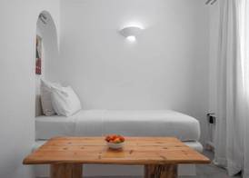 Flaskos Luxury Suites 4