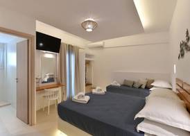 Ammos Luxury Rooms & Home 3