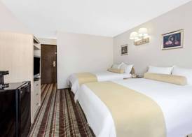 Super 8 by Wyndham Lake Havasu City 5