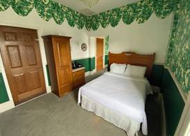 Decker Hotel & Bar 4