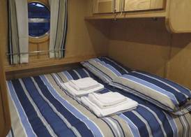 Houseboat Hotels 3