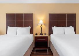 Wyndham Riverfront Hotel 5