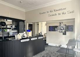 Lauriston & Lawton Court Hotel 2