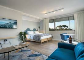 CURIOCITY Green Point 5