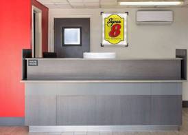 Super 8 by Wyndham Hazleton 2