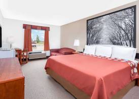 Super 8 by Wyndham Morden 2