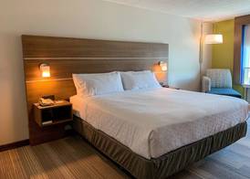 Holiday Inn Express & Suites LEXINGTON DTWN AREA-KEENELAND by IHG 2