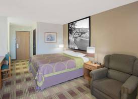 Super 8 by Wyndham Toledo 3