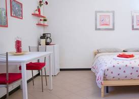 Studio-Sleeps 2-AirCon-Town Centre-Free Parking 4
