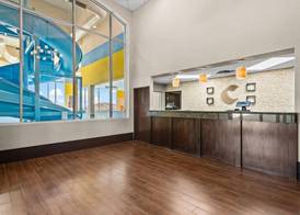 Comfort Inn & Suites Airport South 3