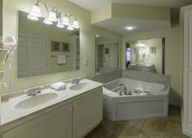 Holiday Inn Club Vacations OAK N SPRUCE RESORT BERKSHIRES 5