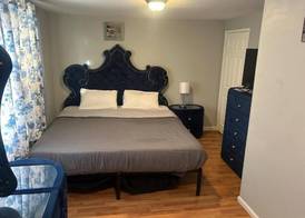 Grove 3- King Bed with Private Bathroom 3