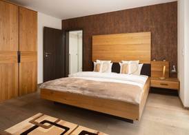 Hotel Vier Jahreszeiten an der Therme & Kliniken Bad Krozingen Nähe Freiburg & Schwarzwald Ideal für Wellness Kur & Business Ausflüge 24h Check In- WLAN & Parken gratis 2