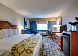 Galesburg Inn and Suites 4