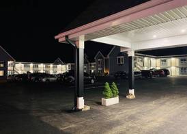 Falls Lodge & Suites 2