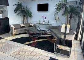 Days Inn & Suites by Wyndham Jennings 4