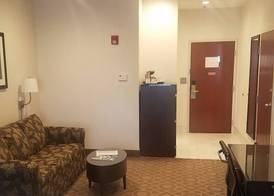 Radisson Hotel and Conference Center Rockford 4