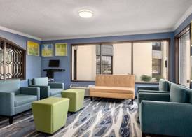 Days Inn & Suites by Wyndham Merrillville 2