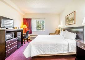 Wamego Inn and Suites 5