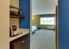 Holiday Inn Express & Suites ROANOKE – CIVIC CENTER by IHG 5