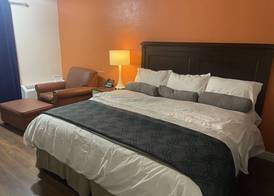 B&J HOTEL AND APARTMENTS 5
