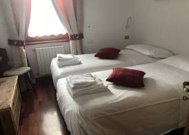 Alpen Hotel Chalet 5