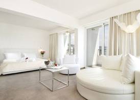 Lucy Hotel 4