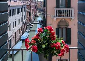 Casanova Deluxe Apartment by Wonderful Italy 3