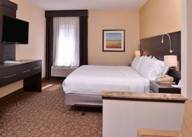 Holiday Inn Express & Suites TOPEKA WEST I-70 WANAMAKER by IHG 3