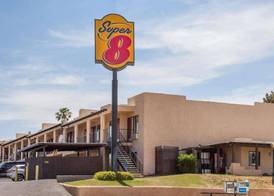 Super 8 by Wyndham Barstow 4