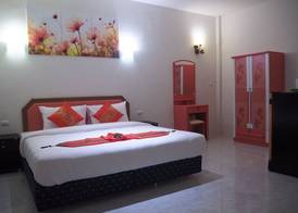 At night Airport Resort 4