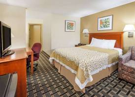 Days Inn by Wyndham Kent - Akron 5