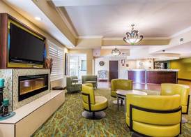 Comfort Suites Fresno River Park 4