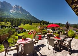 Bayern Resort Hotel - Adults only - mit Zugspitzblick - Eibsee-Nähe - Wellnessbereich - Naturpool im Sommer 3