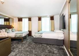 Atrium Hotel Heathrow 4