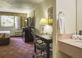 Quality Inn & Suites Altoona 4