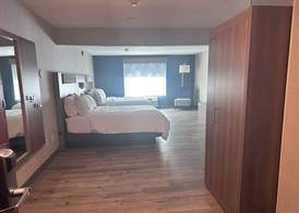 Holiday Inn Express & Suites Southfield - Detroit 2