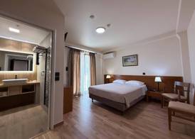 Hotel ΑΤΗΙΝΑ 3