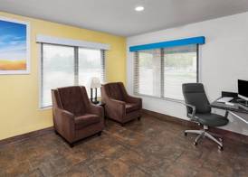 Days Inn by Wyndham Mason City 4