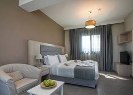 RITA MARE seafront villas heated Pools 4