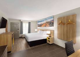 Days Inn by Wyndham Clarksville North EXIT 4 4